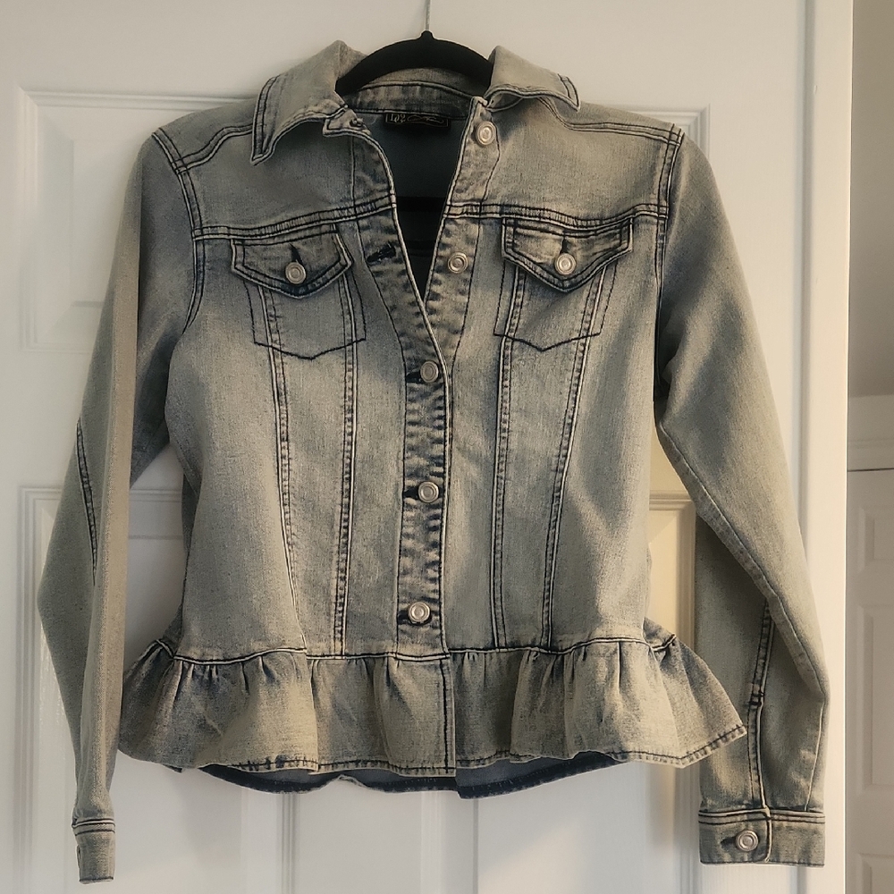 Women’s Peplum Denim Jacket - Light Blue/Gray Wash